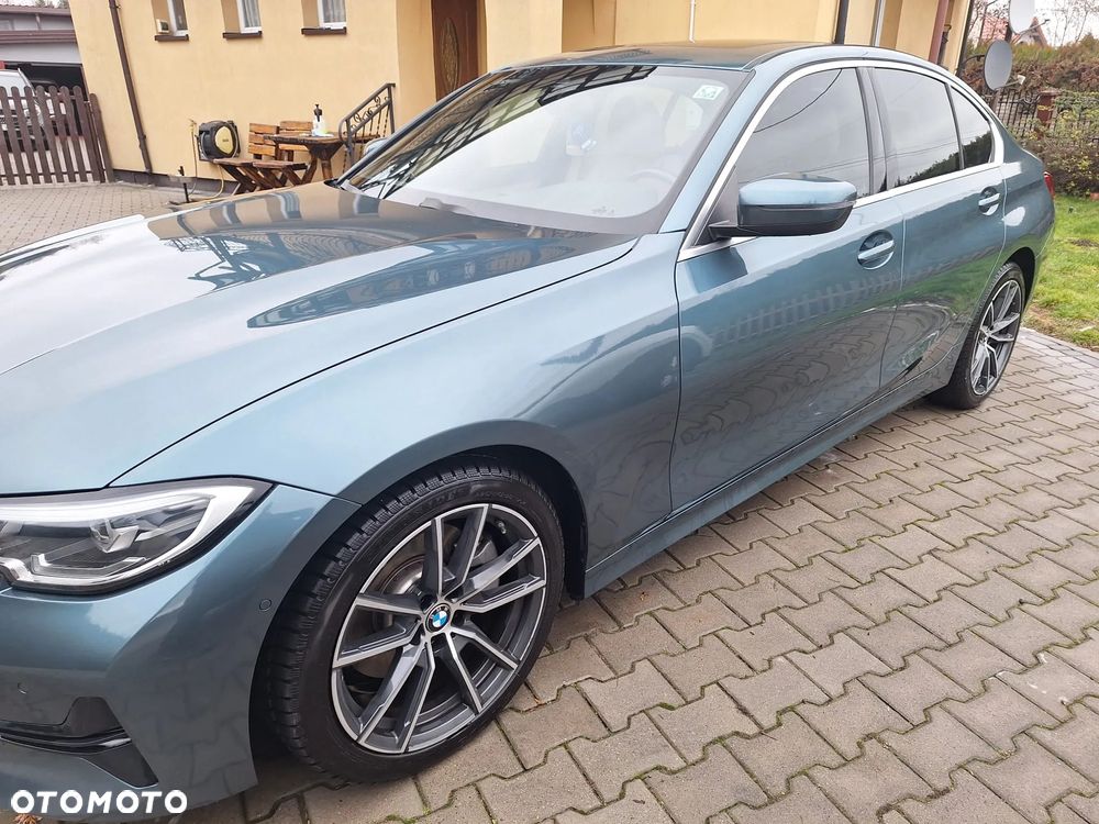 BMW Seria 3 330i Sport Line - 2