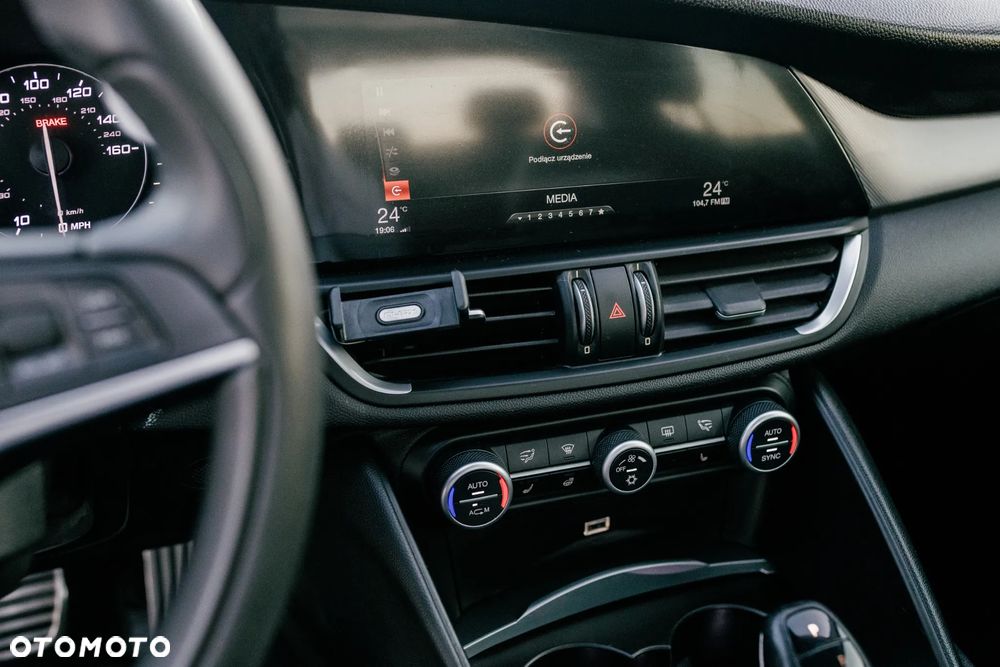 Alfa Romeo Giulia 2.0 Turbo 16V AT8 Veloce - 26