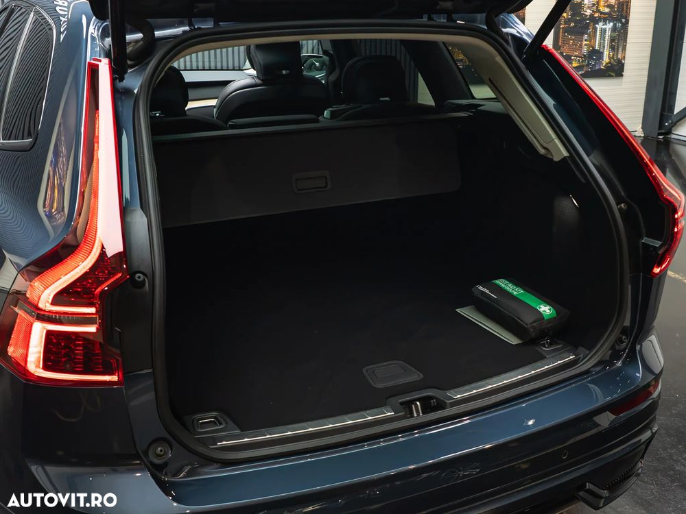 Volvo XC 60 B5 B AWD Ultimate Black Edition - 33