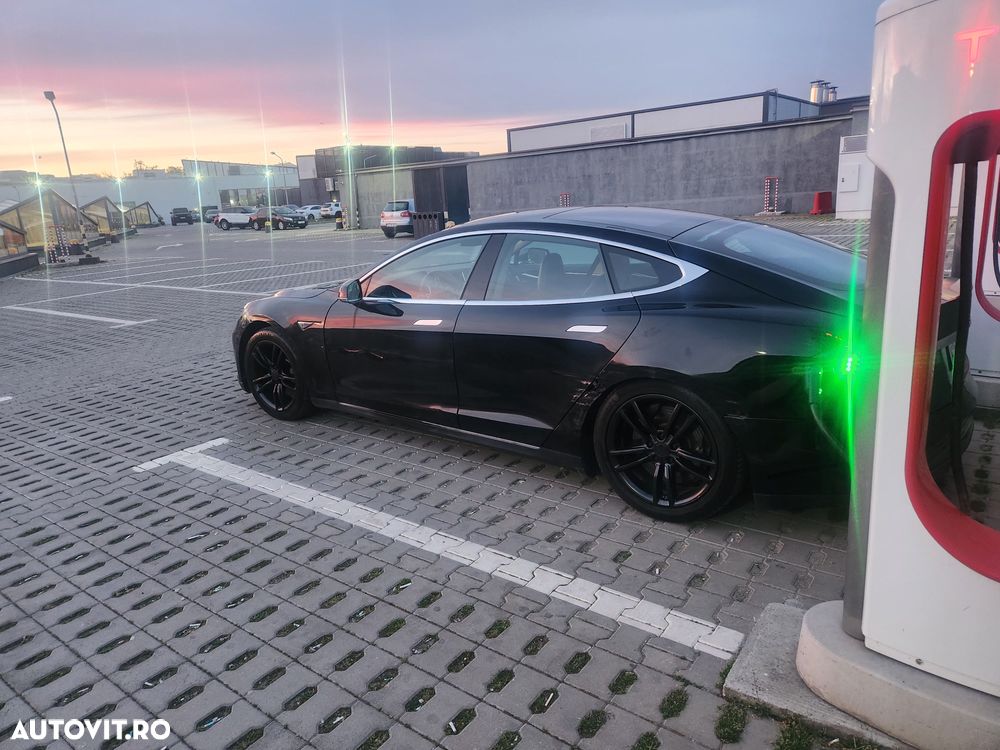 Tesla Model S - 2