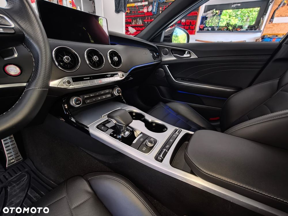 Kia Stinger - 10