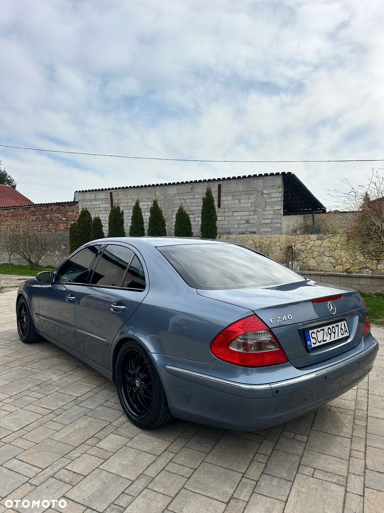 Mercedes-Benz Klasa E 240 Elegance - 32