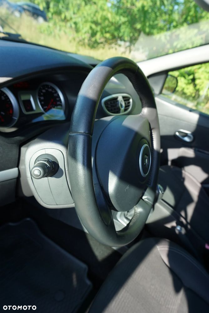 Renault Clio 1.2 16V 75 Expression - 30