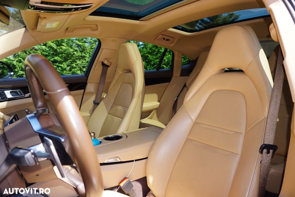 Porsche Panamera 4S - 9