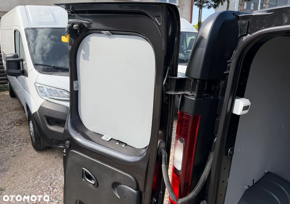 Renault Trafic - 10