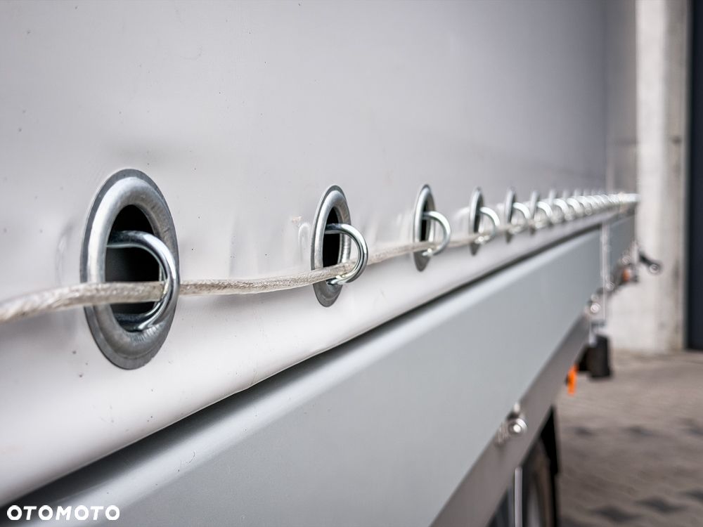 Iveco Daily 70C plandeka 15ep, sypialnia 2 łóżka, pneumatyka - 16