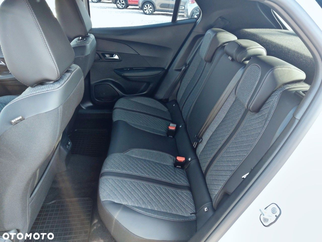 Peugeot 2008 1.2 PureTech Allure Pack S&S EAT8 - 10
