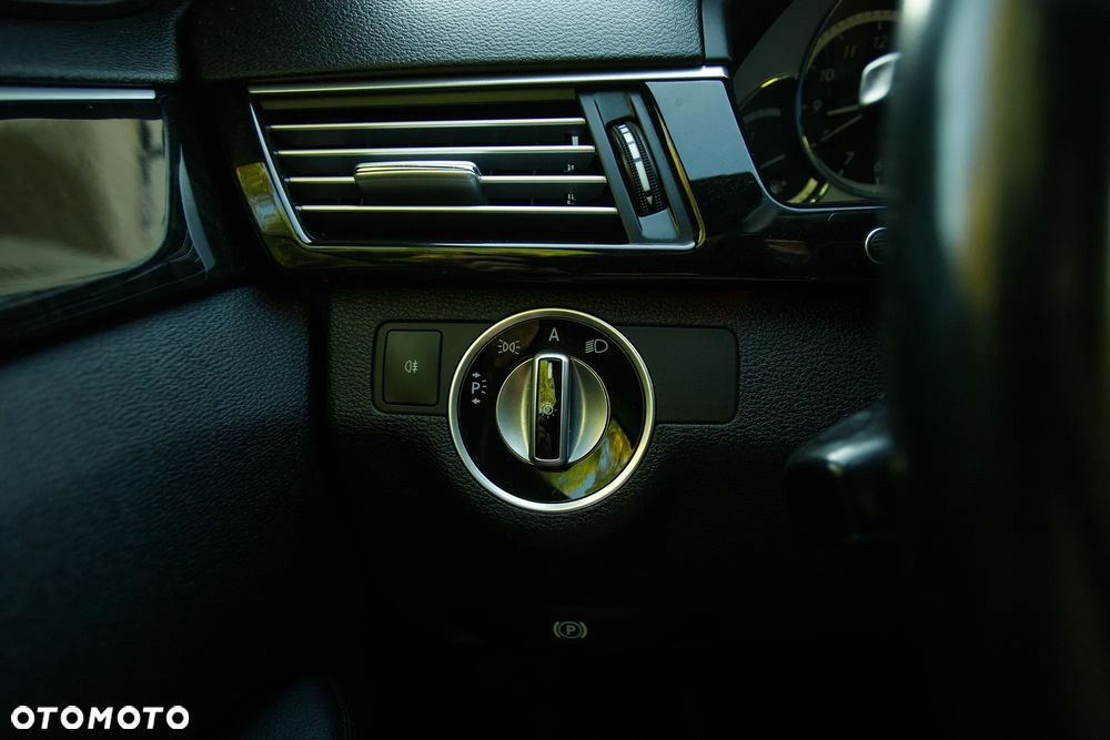 Mercedes-Benz Klasa E 350 CDI BlueEff Avantgarde - 26