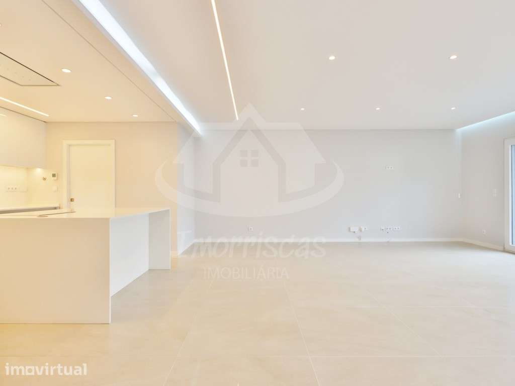 Moradia de Luxo T5 com piscina de água salgada e garagem no Bairro ... - Grande imagem: 4/53