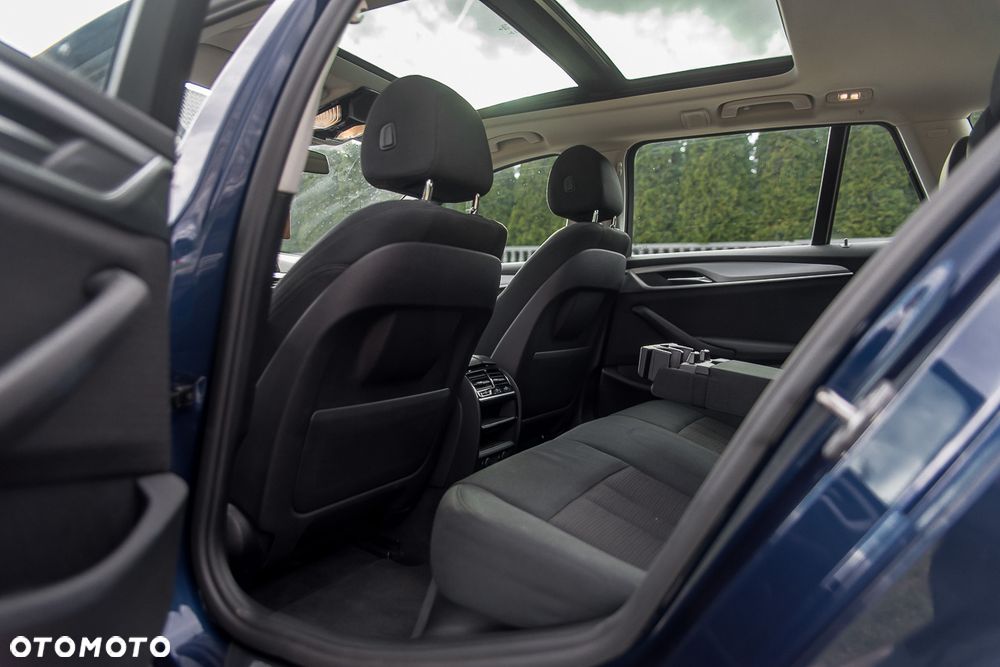 BMW Seria 5 525d - 36