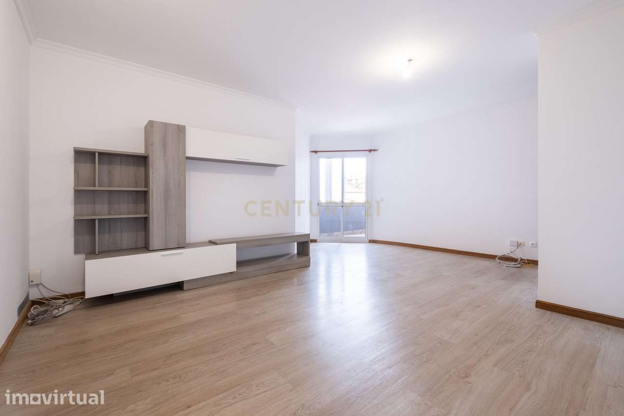 Apartamento T2 para Arrendamento – Centro do Funchal, Ilha da Madeira - Grande imagem: 2/23