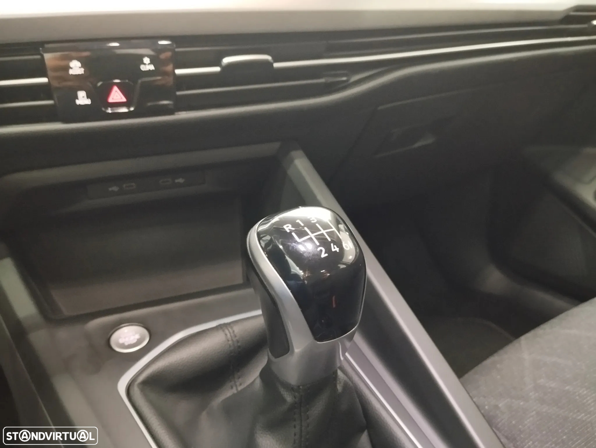VW Golf 1.0 TSI Life - 31