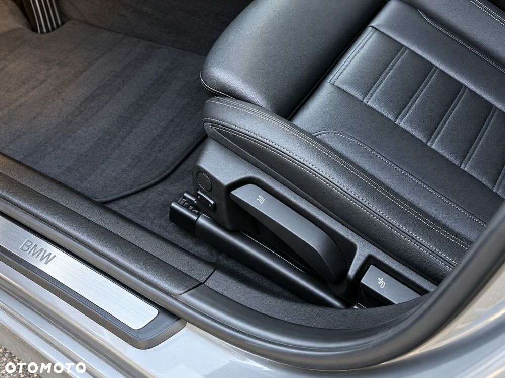 BMW Seria 3 320i Edition M Sport Shadow - 23