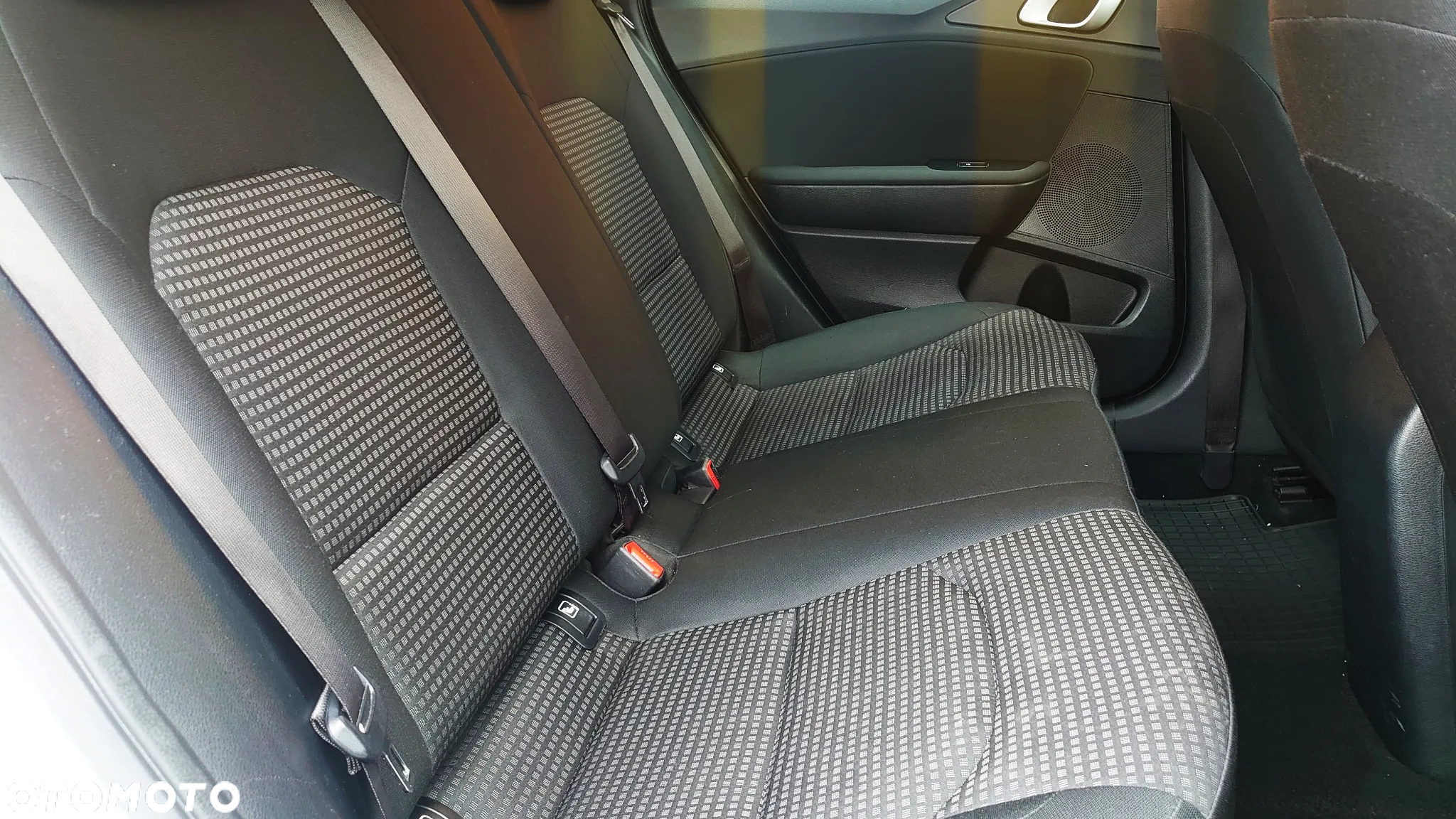Kia Ceed 1.4 L - 11
