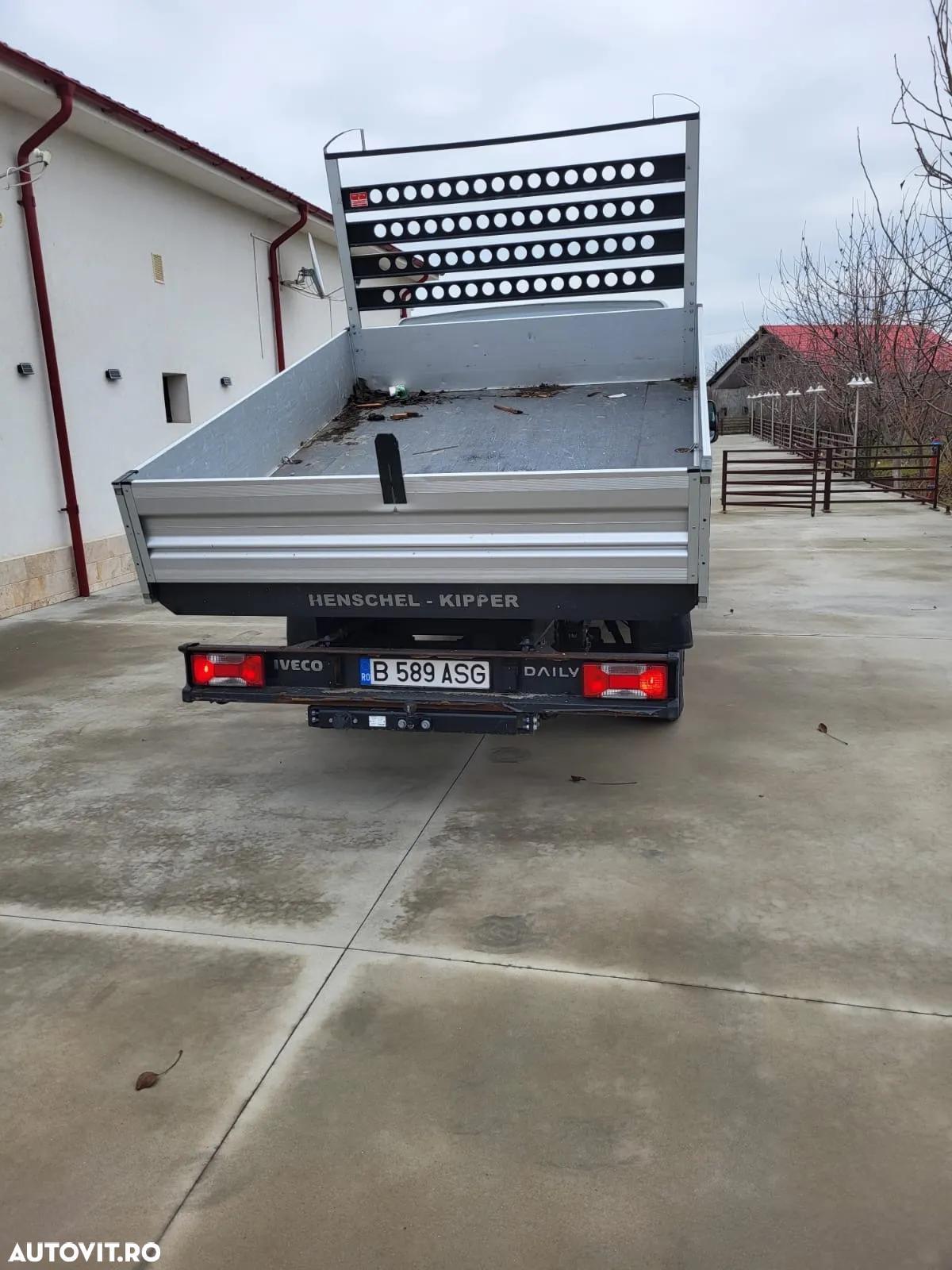 Iveco AUTOUTILITARA-BASCULANTA - 10