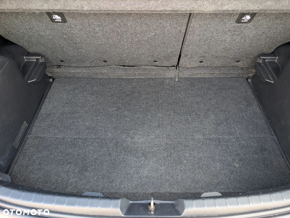 Toyota Yaris Hybrid 100 Selection Passion - 33