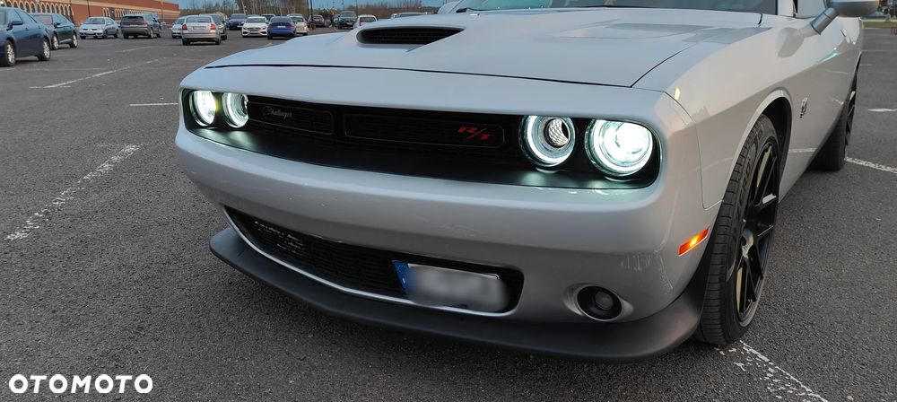 Dodge Challenger - 33