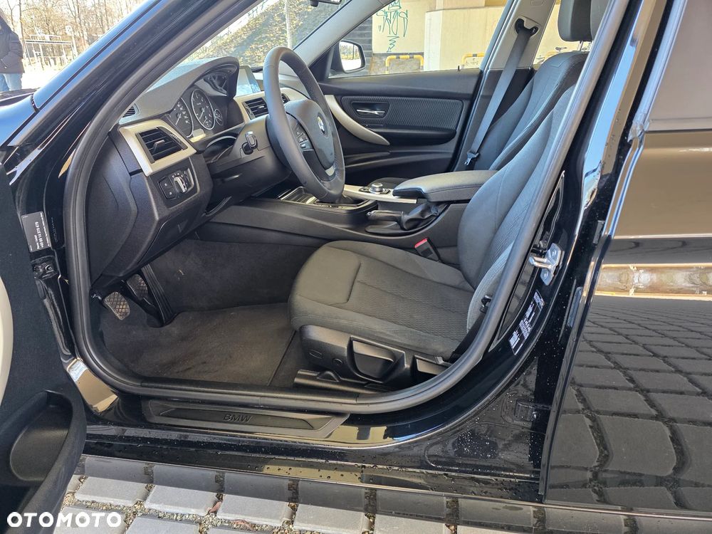 BMW Seria 3 318d DPF Edition Lifestyle - 13