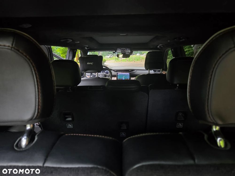 Jeep Grand Cherokee - 25