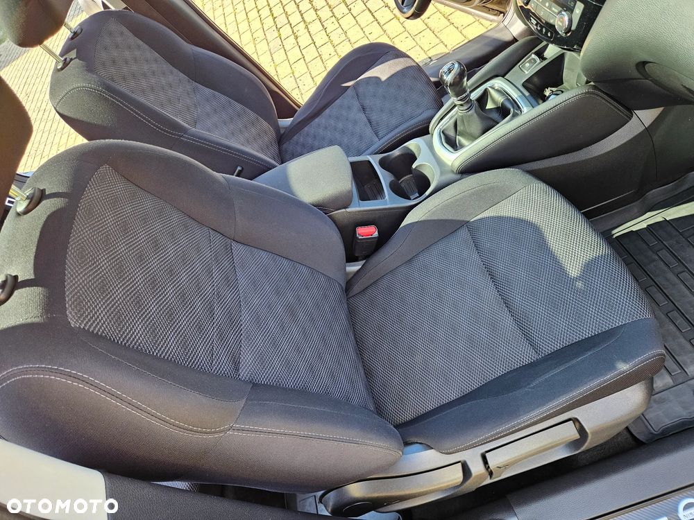 Nissan Qashqai 1.2 DIG-T N-Connecta EU6 - 32