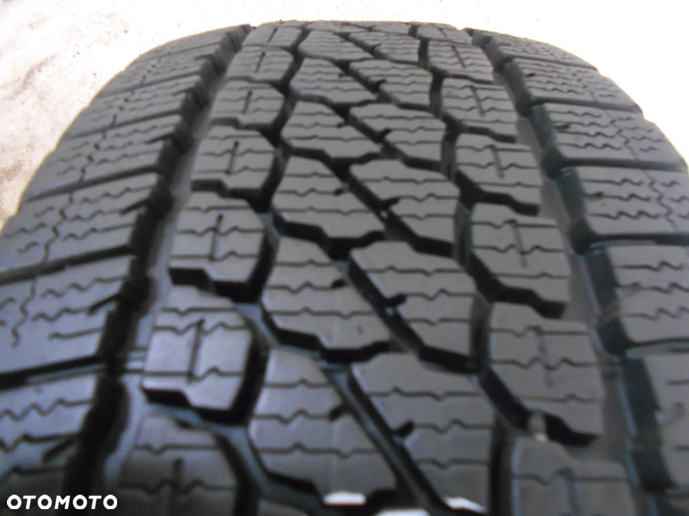 OPONA POJEDYNKA 215/65R15C FIRESTONE VANHAWK WINTER EVO DOT 2325 9MM - 2