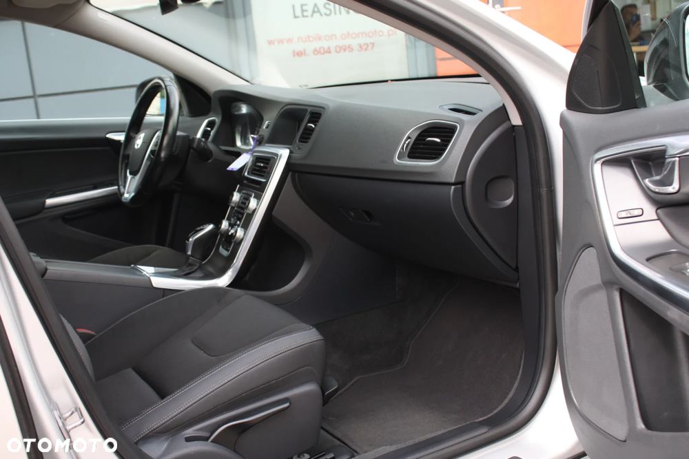Volvo S60 D3 Geartronic Momentum - 9