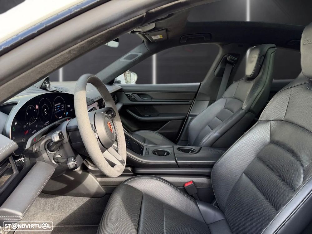 Porsche Taycan Turbo S - 10