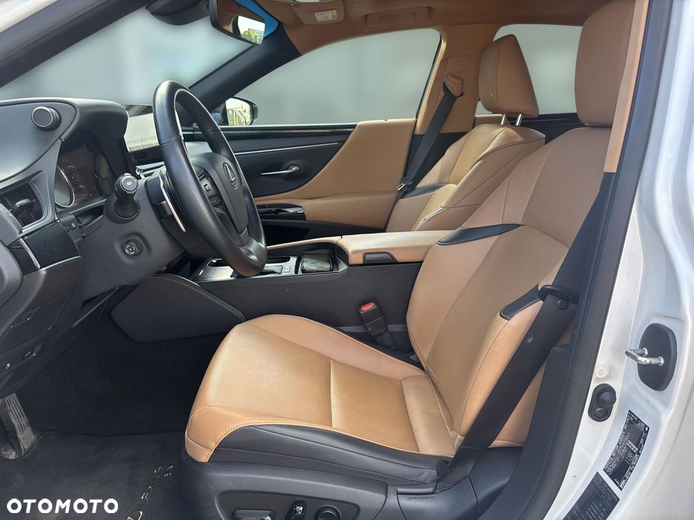 Lexus ES 300h Business Edition - 15