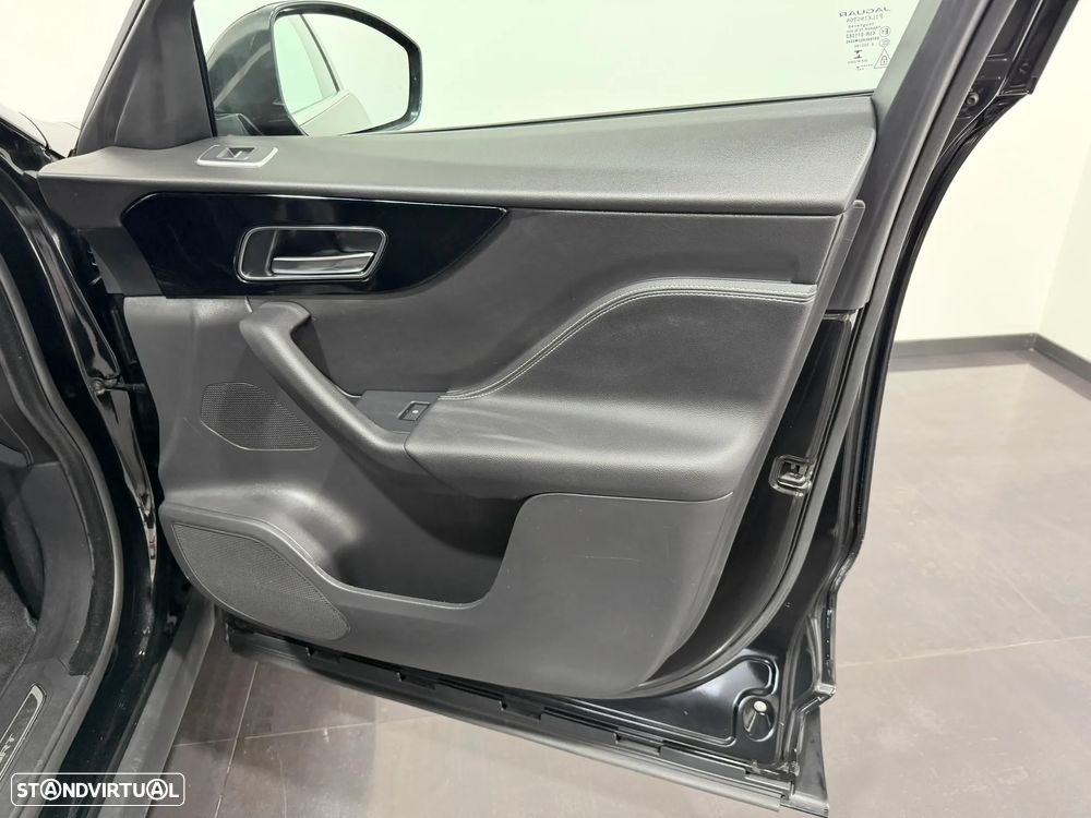 Jaguar F-Pace 2.0 i4D R-Sport Aut. - 44