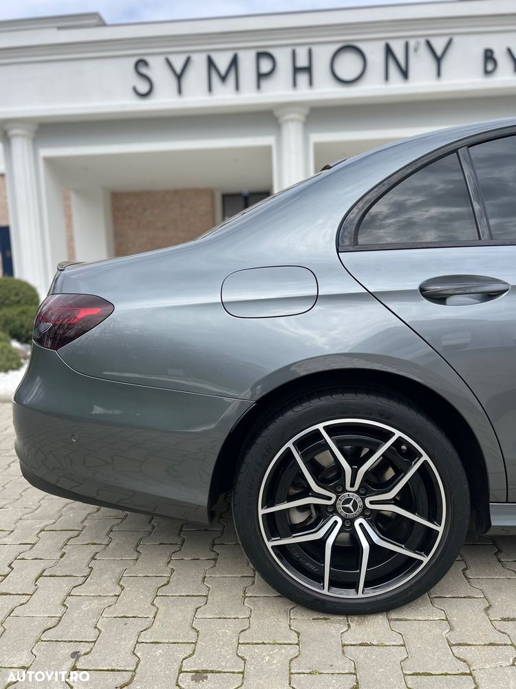 Mercedes-Benz E 300 4MATIC Aut. - 25