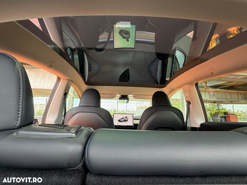Tesla Model Y Long Range AWD - 17