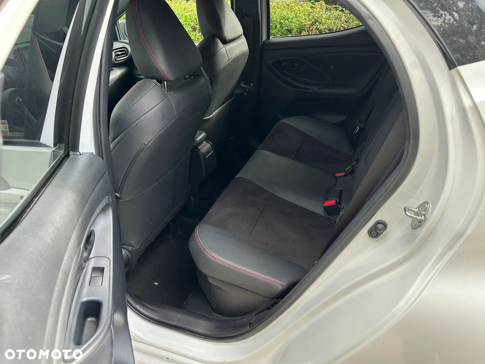 Toyota Yaris Hybrid 1.5 GR Sport - 14