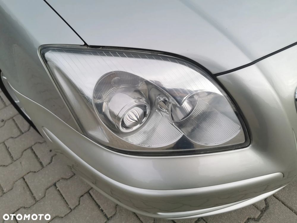 Toyota Avensis - 10