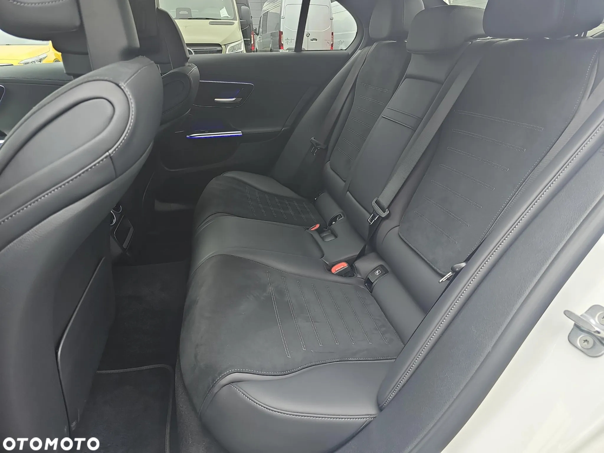 Mercedes-Benz Klasa C 200 4Matic 9G-TRONIC AMG Line Advanced - 11