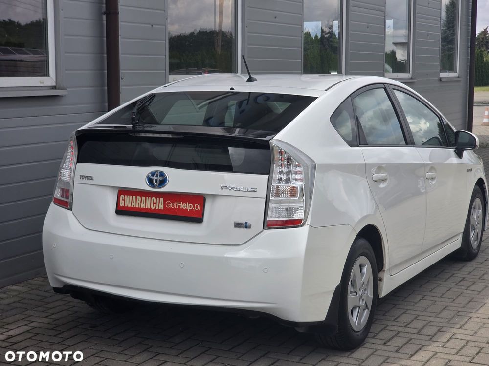 Toyota Prius (Hybrid) - 12