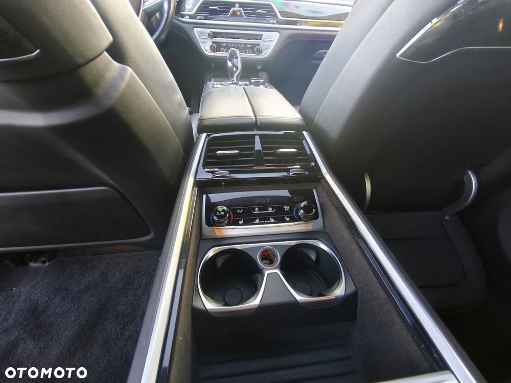 BMW Seria 7 750Li xDrive - 18