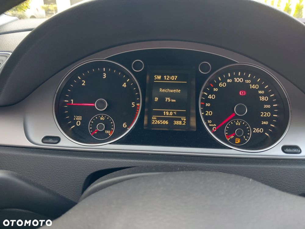 Volkswagen Passat 2.0 TDI DPF BlueMotion Technology Comfortline - 7