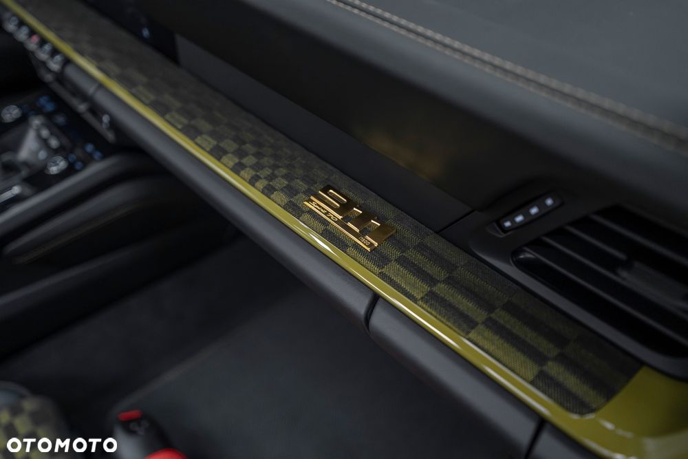 Porsche Carrera GT - 25