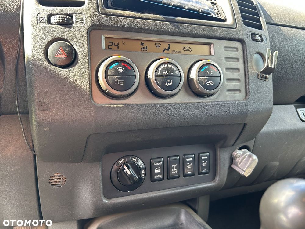 Nissan Navara 2.5 D Platinum - 12