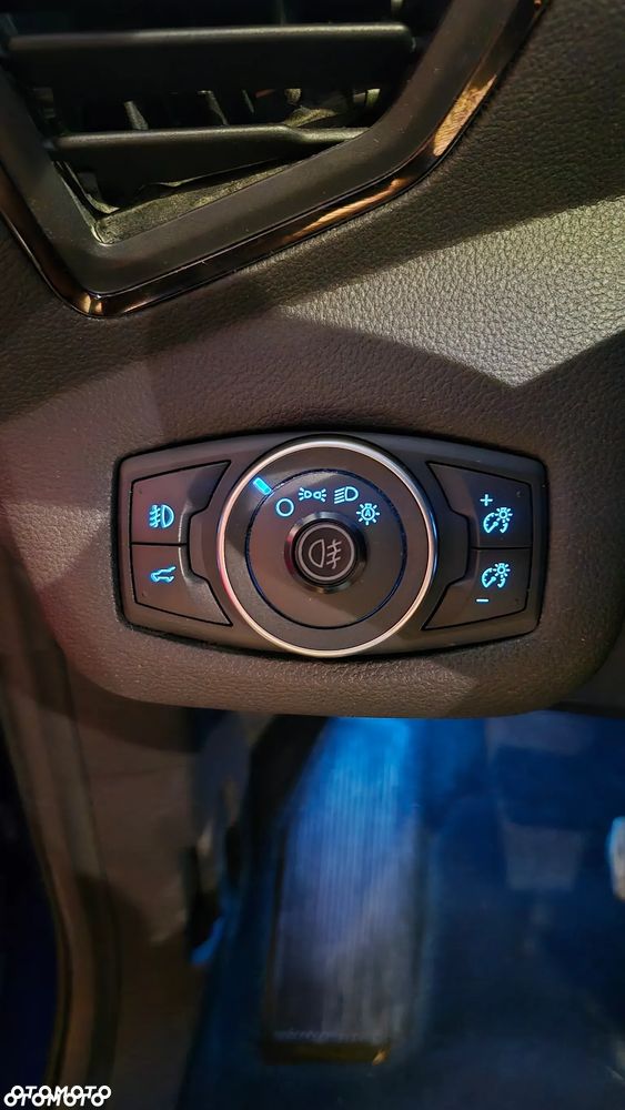 Ford Escape 2.0 EcoBoost AWD Titanium - 24