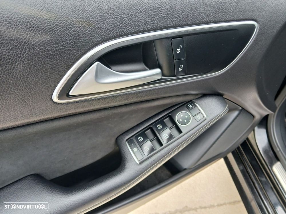 Mercedes-Benz A 200 d AMG Line - 16