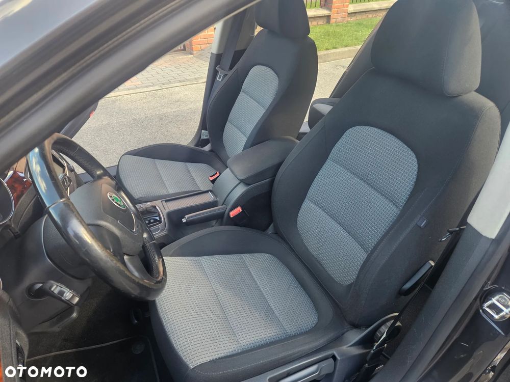 Skoda Superb 2.0 TDI DSG Elegance - 26