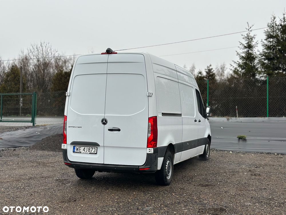 Mercedes-Benz Sprinter - 12