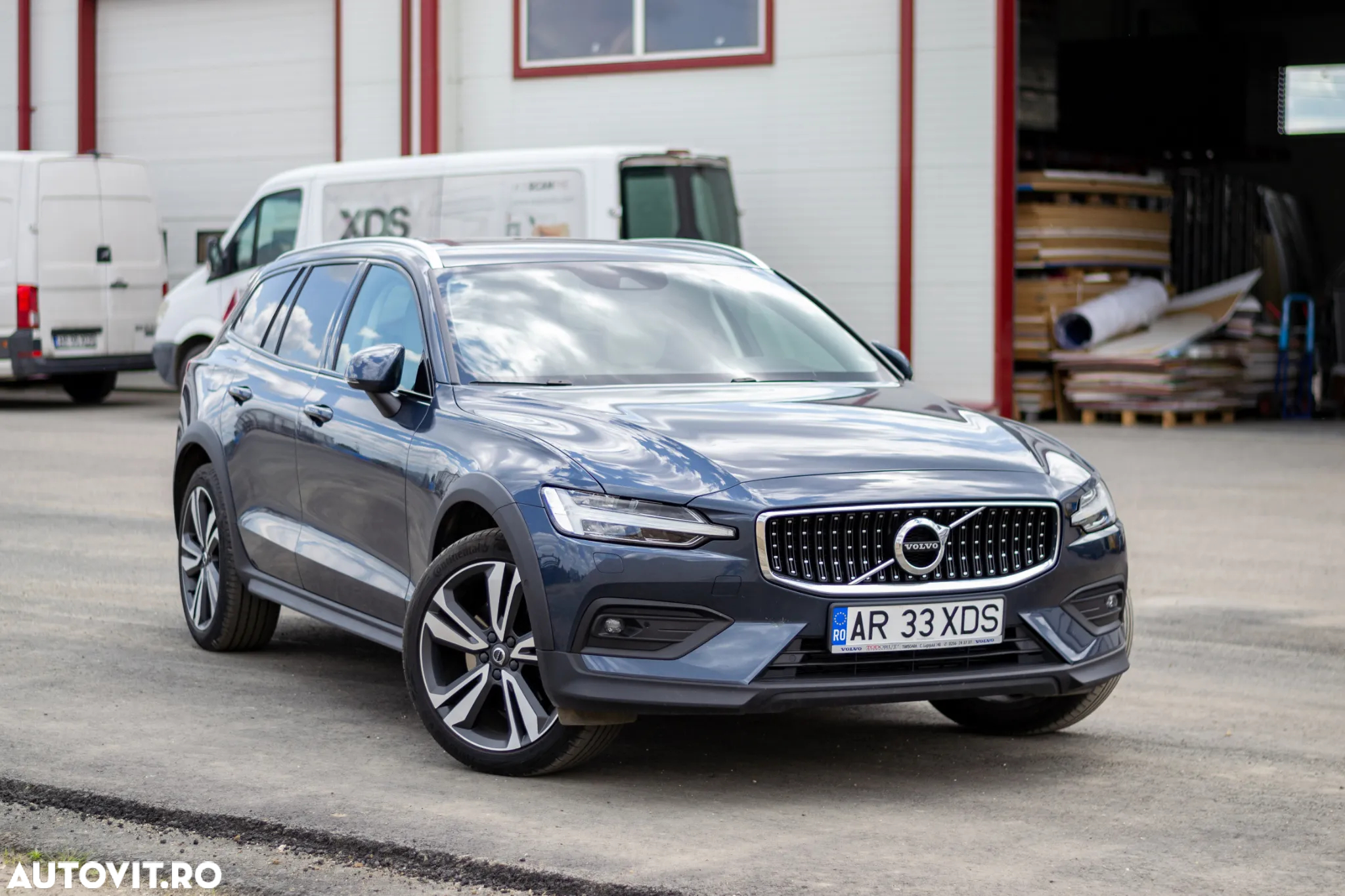 Volvo V60 B4 MHEV AT8 FWD Momentum Pro - 4