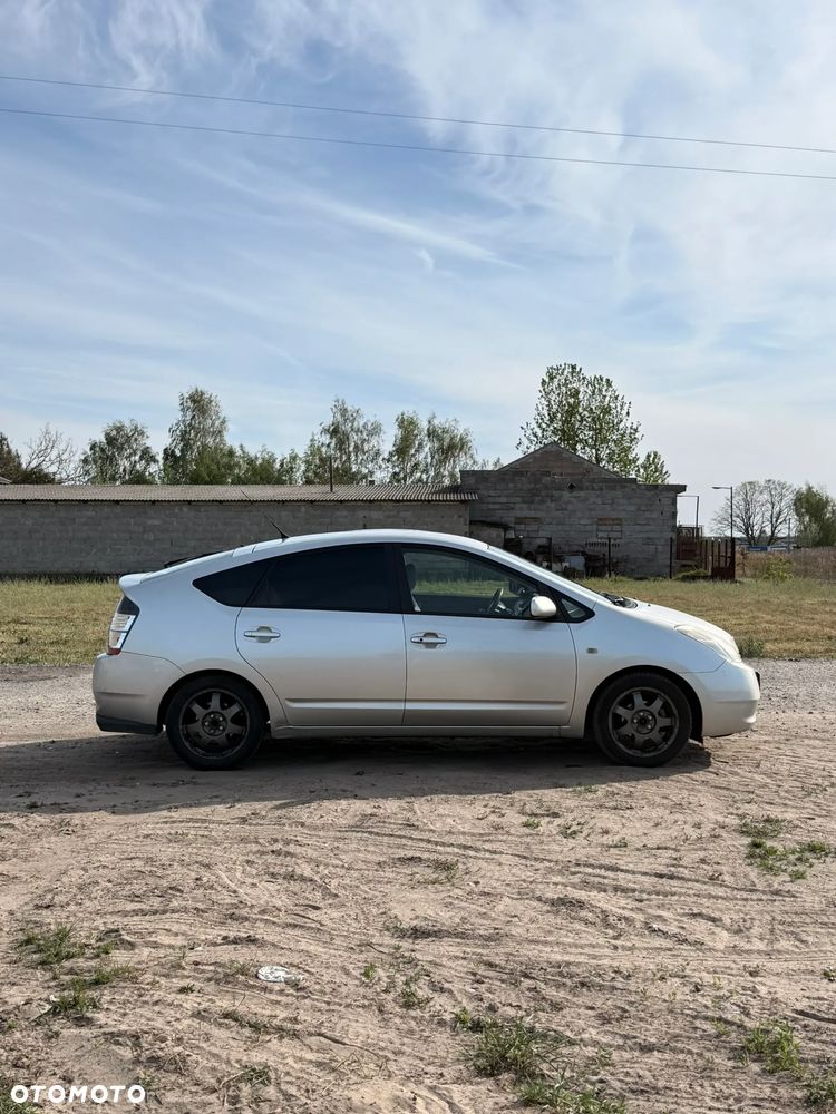 Toyota Prius 1.5 VVT-i Sol - 4