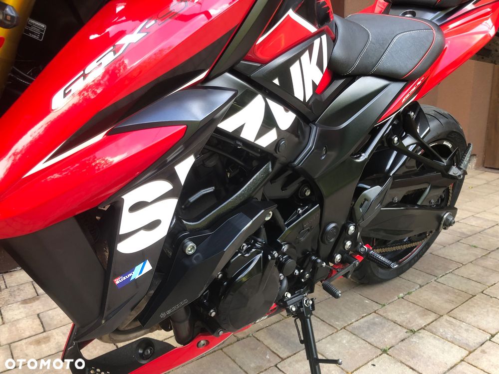 Suzuki GSX - 19