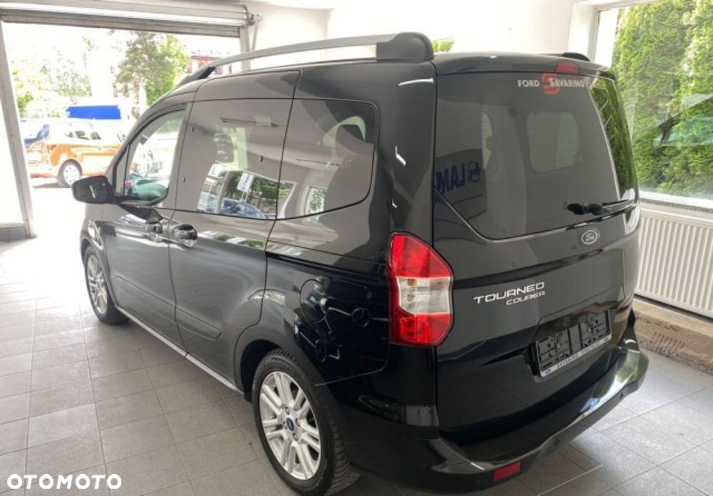 Ford E-Tourneo Courier - 3