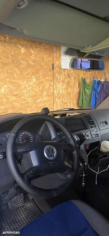 Volkswagen Caravelle - 11