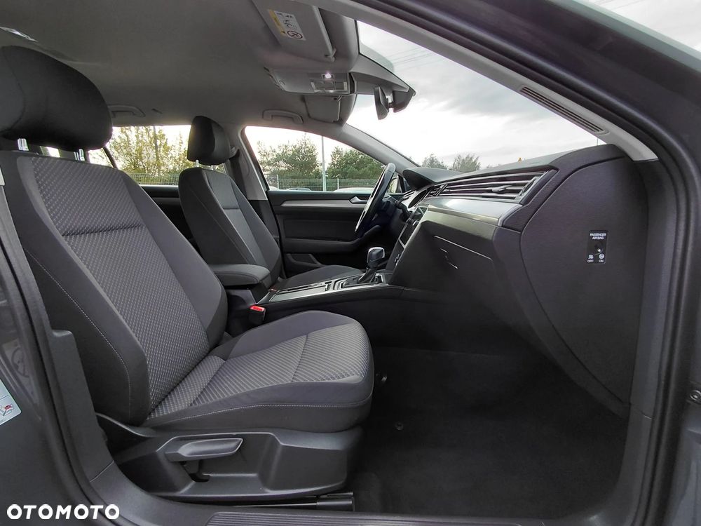 Volkswagen Passat 1.6 TDI SCR DSG Comfortline - 22