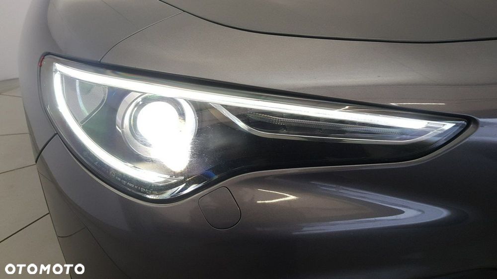 Alfa Romeo Stelvio - 11